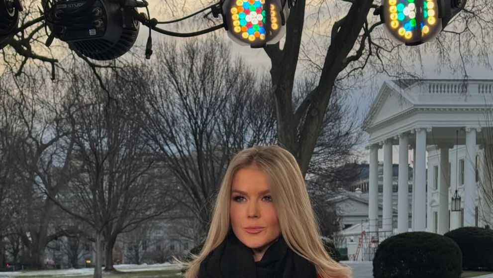 Cine este Karoline Leavitt, cea mai tânără purtătoare de cuvânt a Casei Albe. Femeia din generația Z este responsabilă de comunicarea lui Donald Trump: „Am încredere totală că va excela la podium”