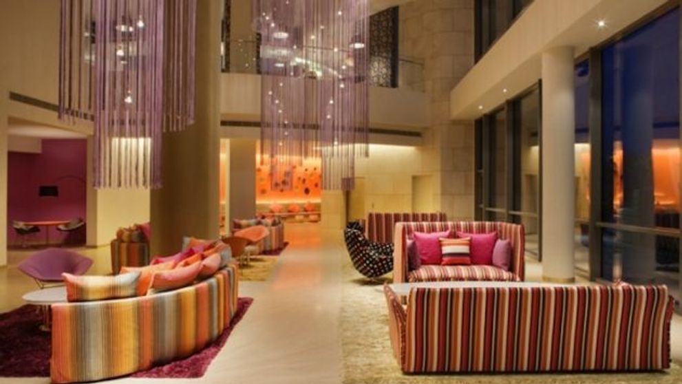 Cand arta devine brand in afaceri. Cum au influentat marii creatori de moda industria hoteliera GALERIE FOTO