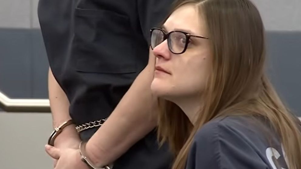 Cele 5 cuvinte pe care le-a rostit în sala de judecată i-au șocat pe toți. Ce pedeapsă a primit Julie Bush, femeia care și-a ucis iubitul din gelozie