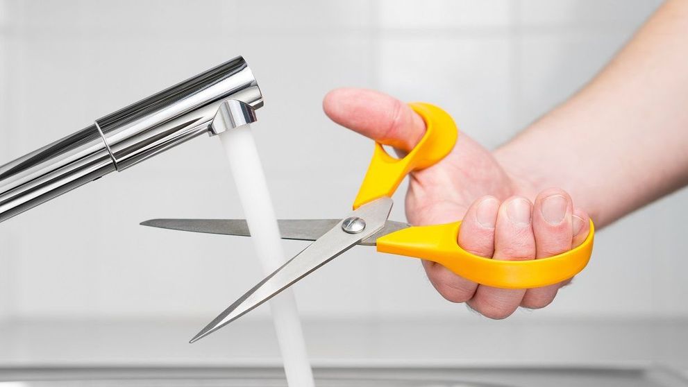 10 moduri în care poți economisi apă – răspunsuri la problema majoră pe care o are acum România