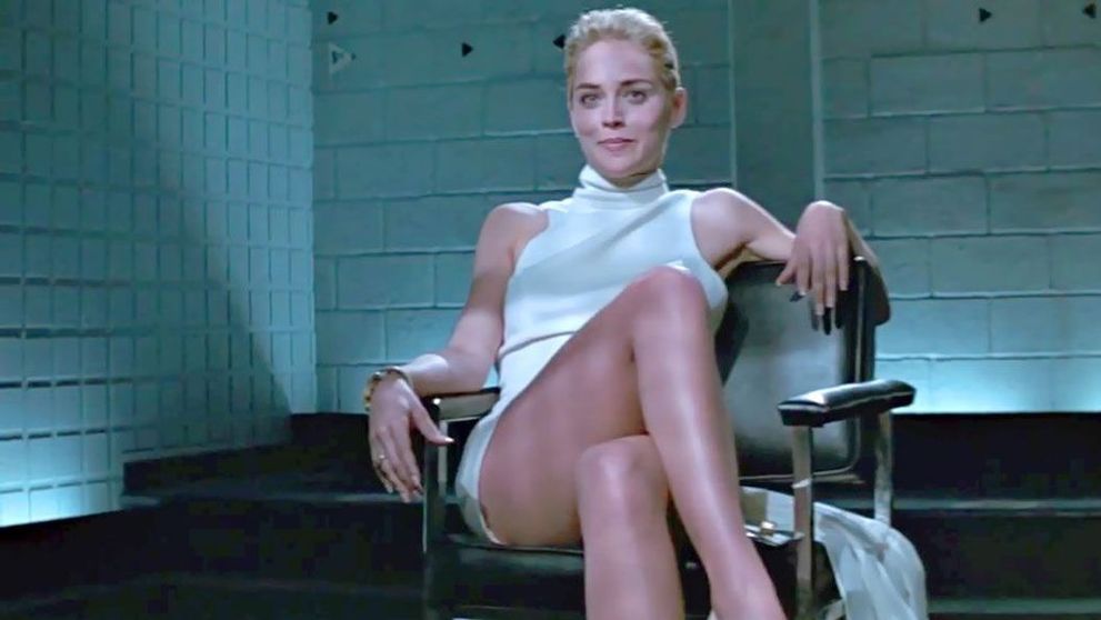La 66 de ani, Sharon Stone a recreat celebra scenă din Basic Instinct! Cum s-a lăsat fotografiată actrița: „Te adorăm! Ai îmbătrânit atât de frumos!”