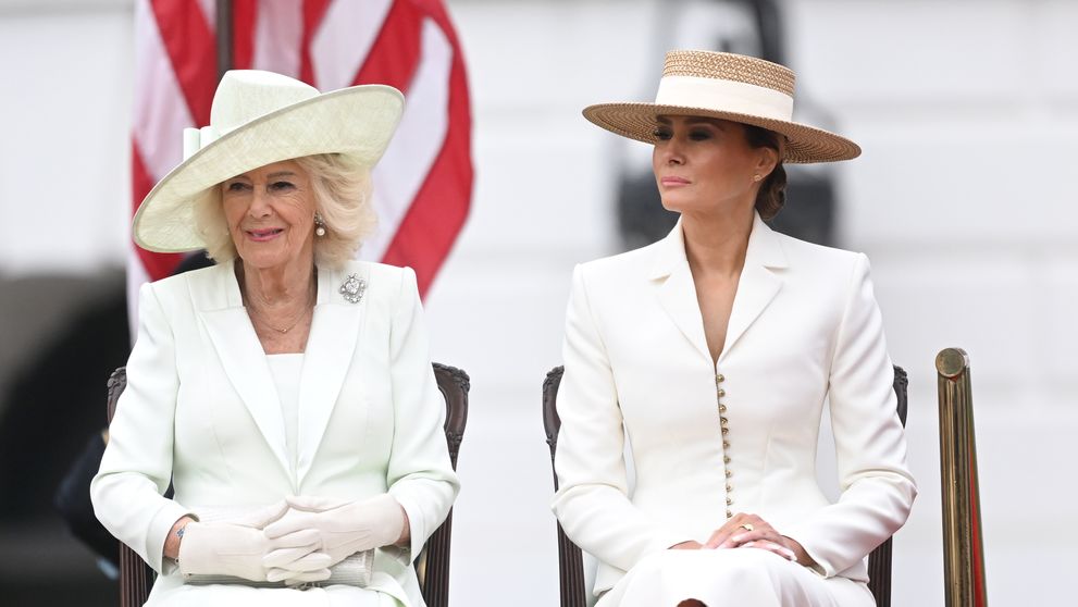Regina Camilla, în centrul unui nou scandal după ce a renunțat la bijuteria primită de la Melania Trump. Se vorbește despre tensiuni între cele două
