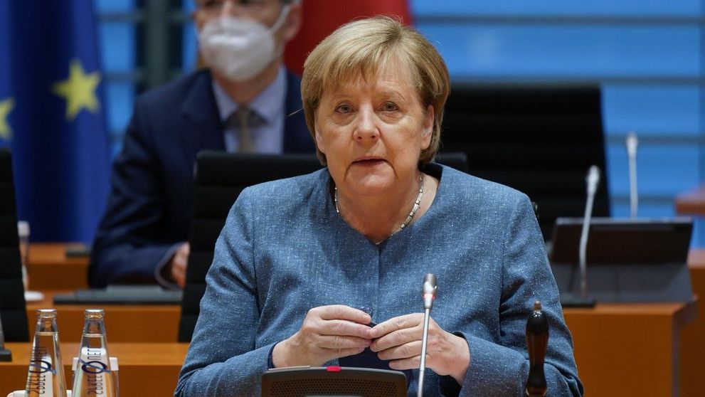 Angela Merkel, surprinsă în costum de baie! Fotografii de arhivă cu liderul german