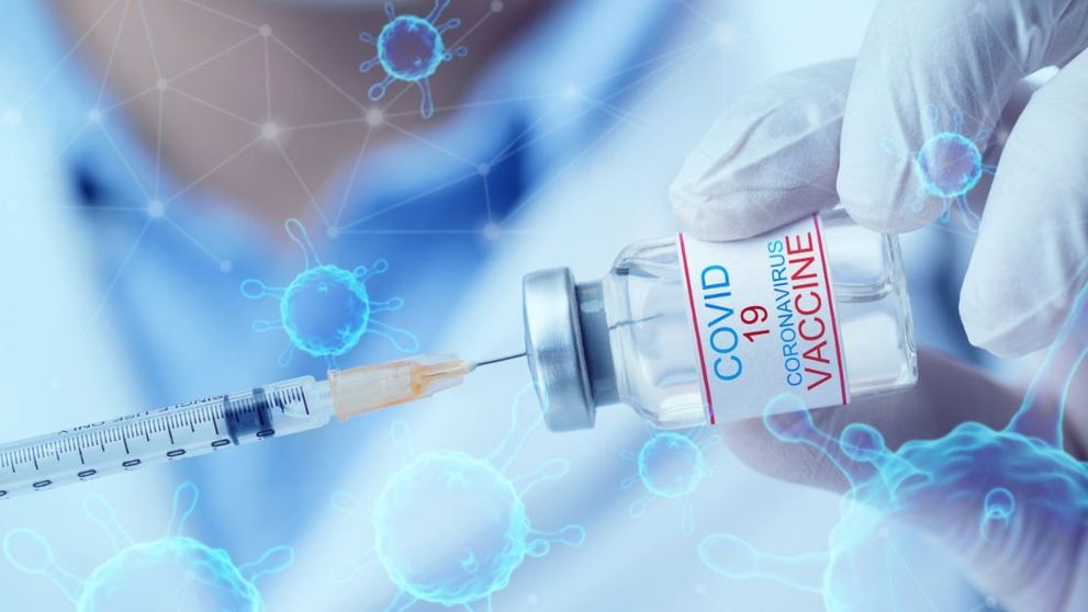 Câte doze de vaccin se vor primi și câte persoane se estimează că se vor vacina în România în ianuarie?