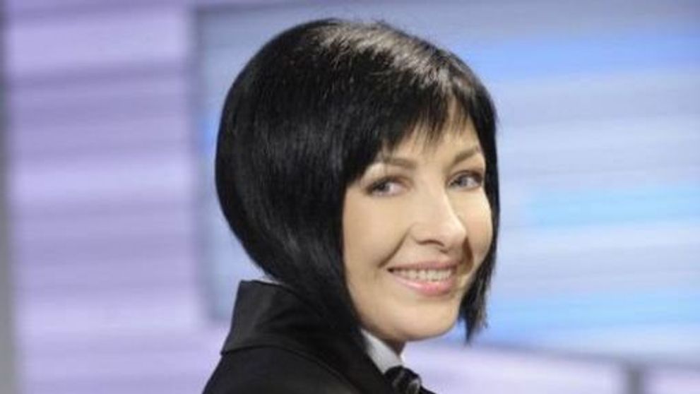 O vezi zilnic la televizor, dar nu stiai ce se ascunde in spatele imaginii sobre. Uite cum arata Neti Sandu in urma cu 12 de ani in costum de baie