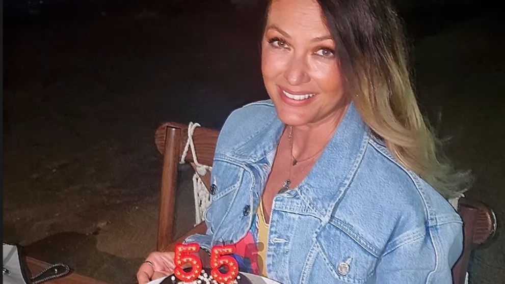 Anca Țurcașiu, în vacanță romantică de ziua ei. Apariție superbă în costum de baie la 55 de ani