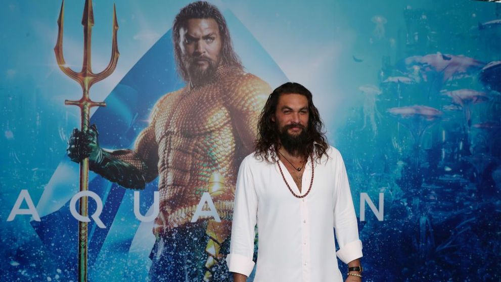 La 40 de ani, Jason Momoa e noul sex simbol de la Hollywood. Cât de diferit arăta la începutul carierei