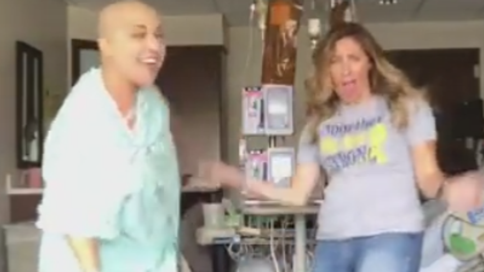 Este bolnava de cancer, dar a emotionat lumea dupa ce a publicat un filmulet. Este o lectie de viata pentru noi toti