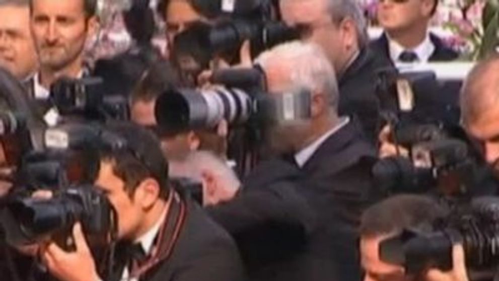 Cine este <span style=
