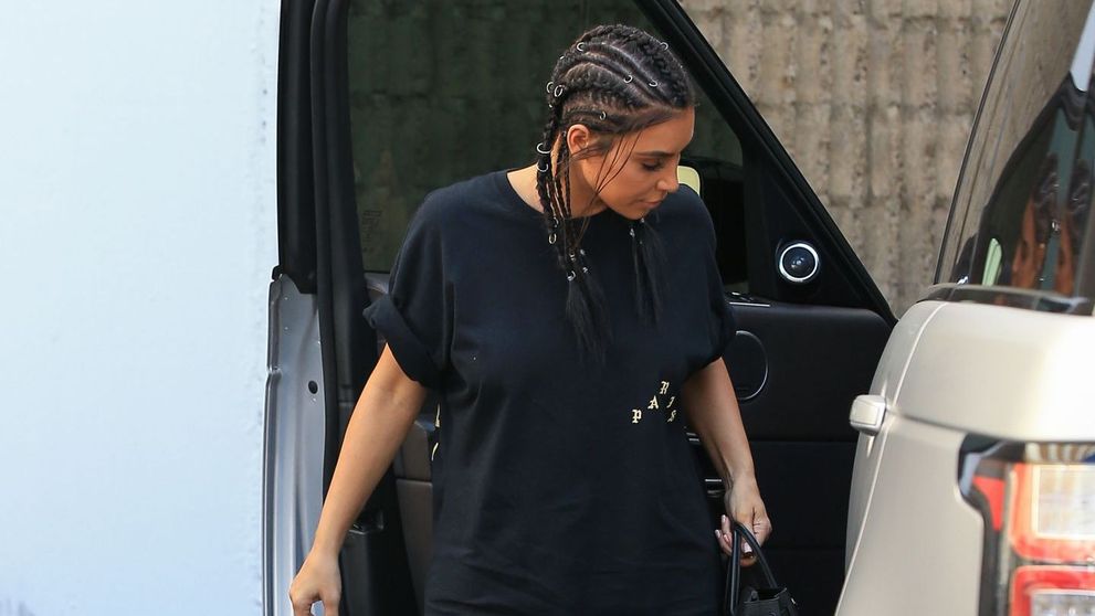 Impletitura deosebita cu care a aparut Kim Kardashian in public. Look perfect, de la coafura pana la vestimentatie