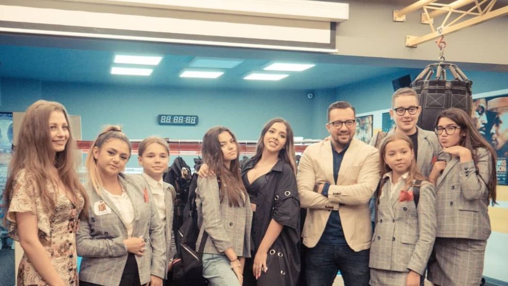 „6ASE”, serialul online românesc cu sute de mii de vizualizări, inspirat de Casa de Papel și Robin Hood