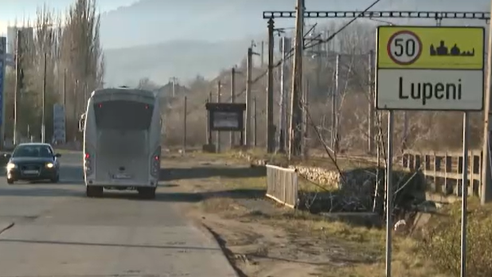 Mama uneia dintre cele două adolescente care s-au sinucis la Lupeni face declarații neașteptate. Ce a observat schimbat la fiica ei în ultima săptămână