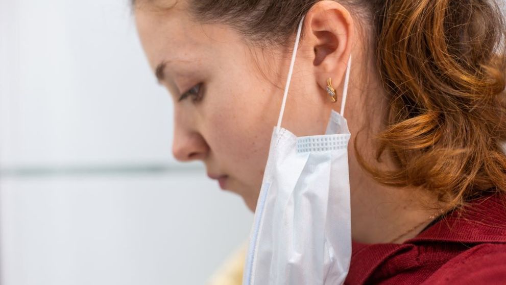 Un epidemiolog român explică în ce faze și în ce situații sunt asimptomaticii predispuși să transmită virusul mai departe