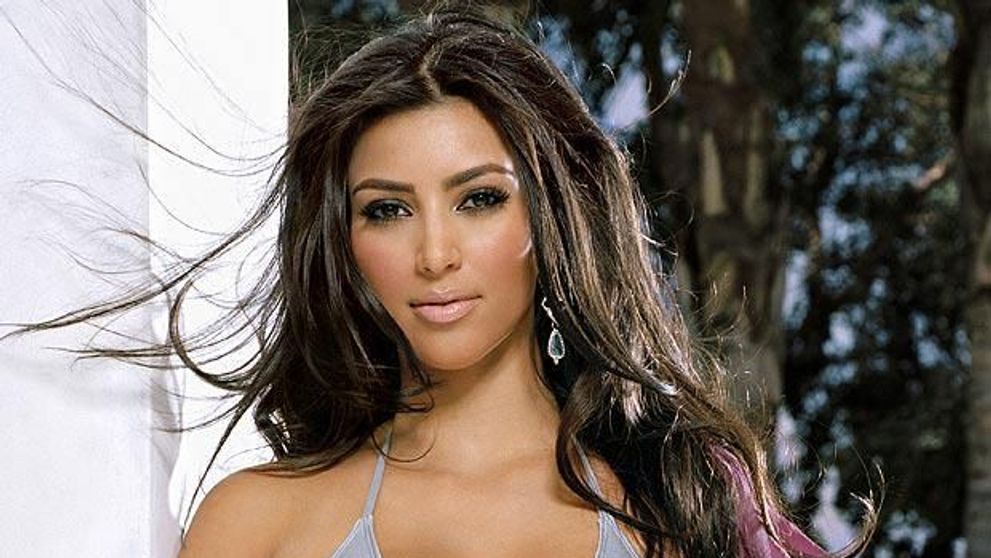 Kim Kardashian, nostalgica dupa vremurile cand avea parul blond. Cum ii sta mai bine? FOTO
