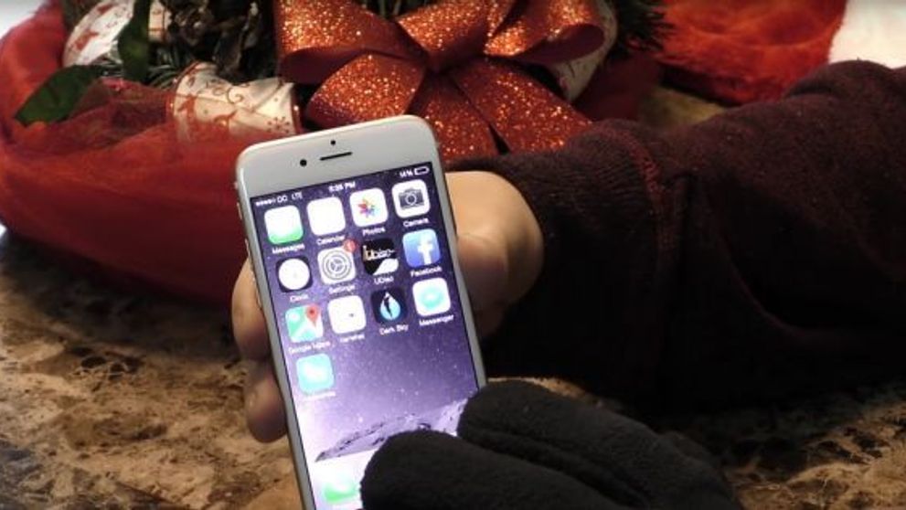 Trucul extrem de simplu prin care poti umbla cu manusi pe orice smartphone - VIDEO