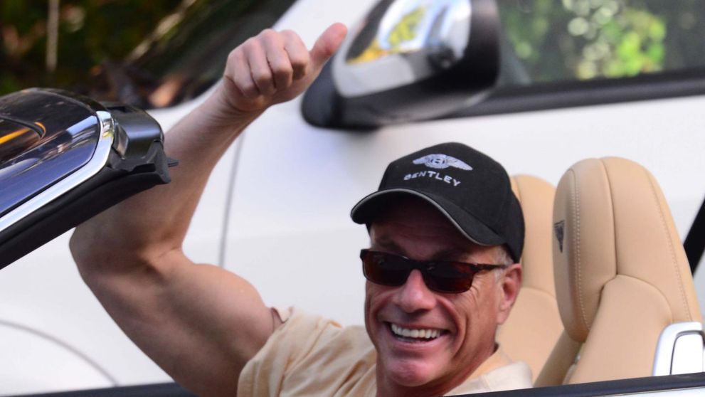 Nu au avut nici cea mai vagă idee că sunt fotografiați. Cum au fost surprinși Jean-Claude Van Damme și soția sa