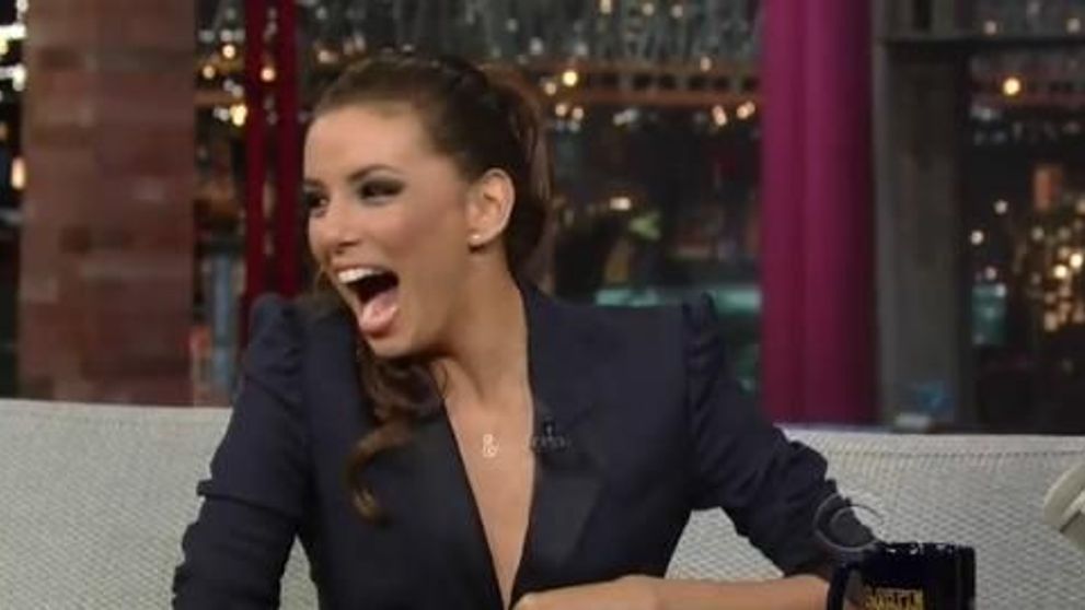Oops! Eva Longoria nu purta sutien pe sub sacou!