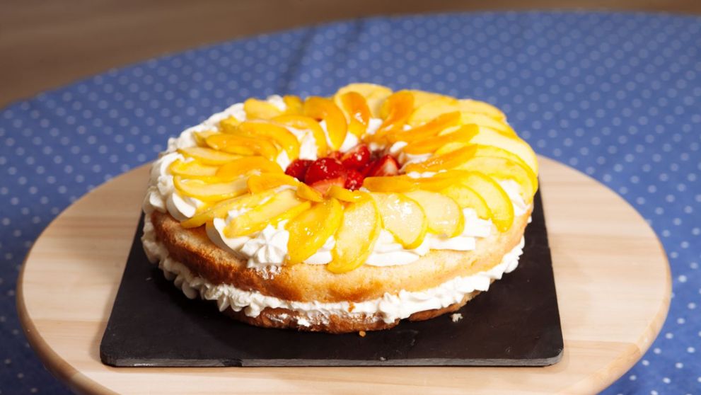 Tort cu faina de migdale, cognac si fructe