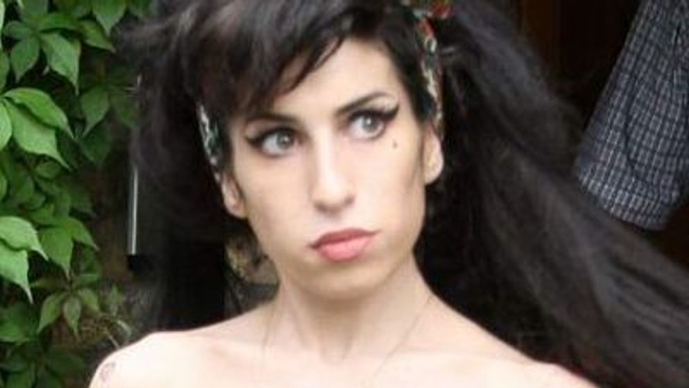 Tatal lui Amy Winehouse vrea sa scrie o carte despre aceasta