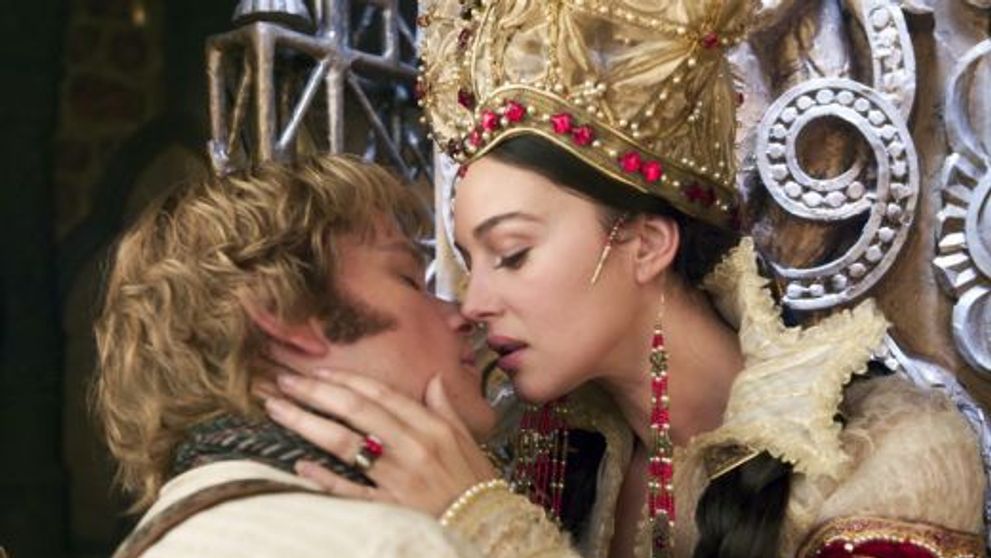 Monica Bellucci s-a lasat sarutata de Matt Damon la filmarile pentru Fratii Grimm