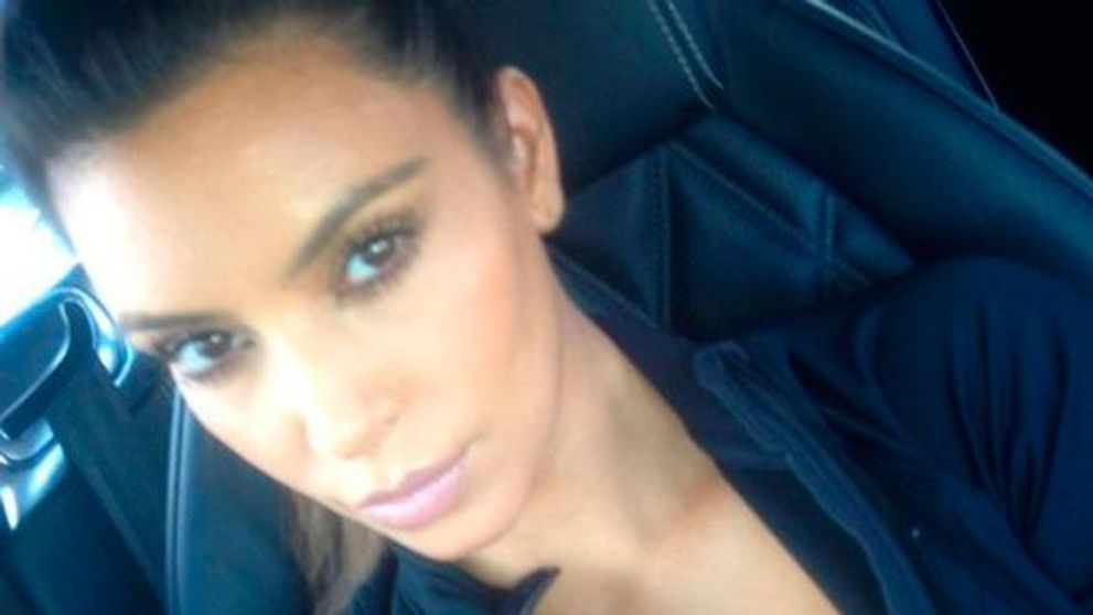 Motivul pentru care Kim Kardashian refuza sa iasa in public, la 2 luni dupa nastere. Prietenii ei au dat-o de gol