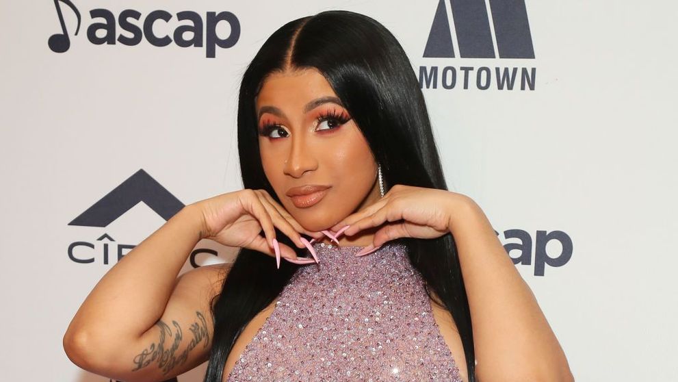Cardi B a organizat o ședință foto pentru ea și fiica ei. Ce ținute au purtat