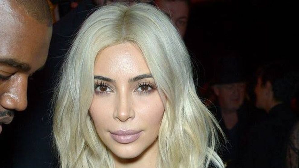 Ea este noua sosie a lui Kim Kardashian. Cum arata bruneta voluptoasa care seamana izbitor cu vedeta