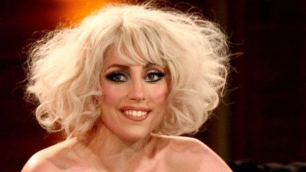 Ziua cand Lady Gaga a incetat sa socheze. A trecut aproape neobservata pe strada, dupa un lung sir de aparitii controversate