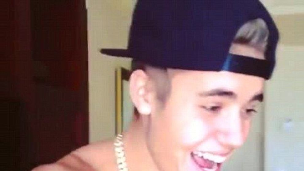 Justin Bieber, sub influenta substantelor interzise? Artistul este incoerent si nu se poate opri din ras intr-un clip publicat chiar de el