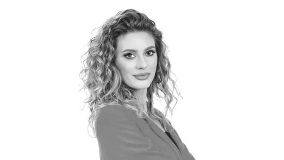 Andreea, o asistentă medicală, s-a sinucis după ce a fost drogată și batjocorită de trei bărbați, într-un club. Tatăl ei a fost cel care a găsit-o fără suflare. Primele informații