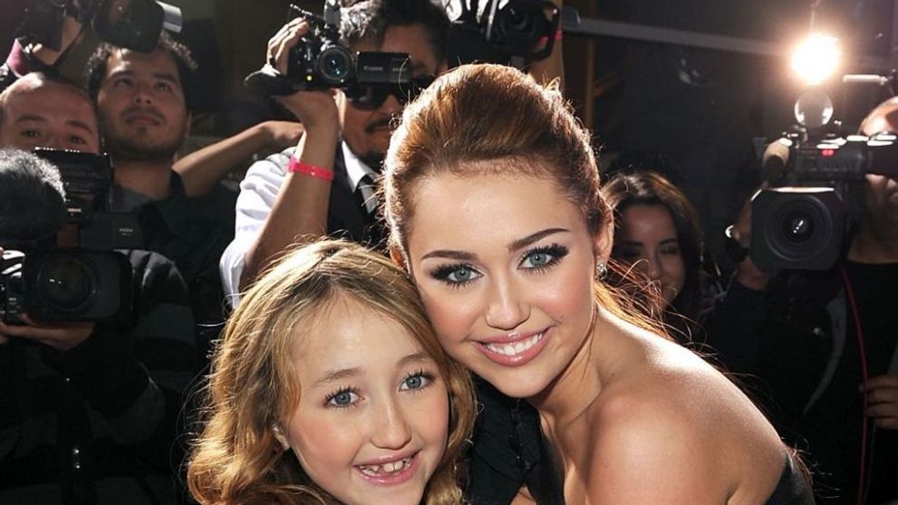 Se transforma in copia fidela a surorii sale. Cat de mult a ajuns sa semene Noah cu Miley Cyrus