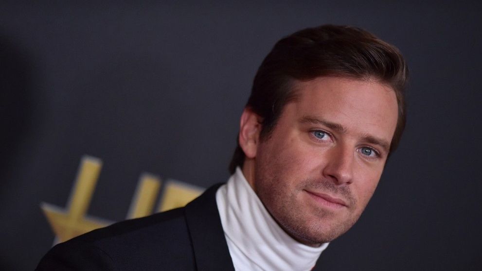 Armie Hammer a pierdut un rol din cauza unor mesaje obscene pe social media