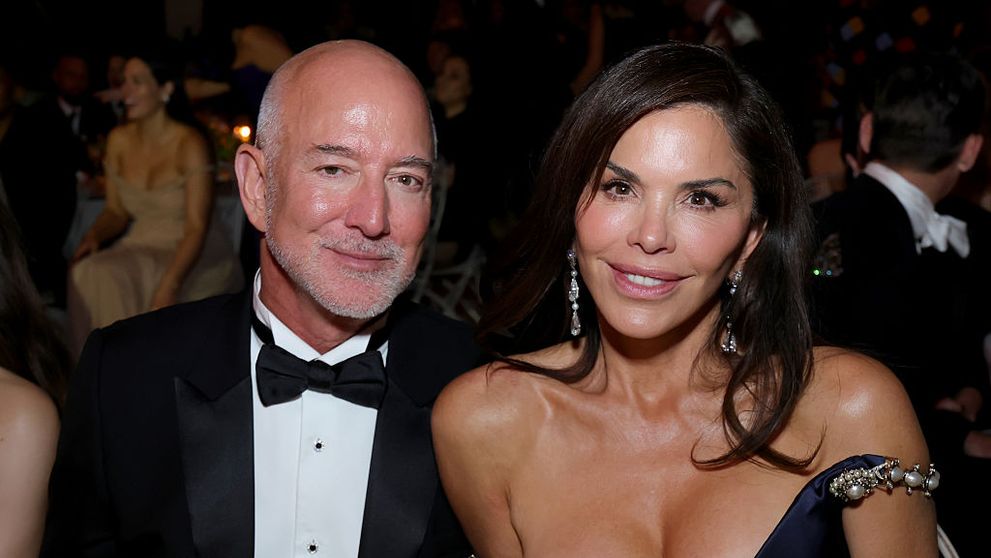 Suma colosală pe care Jeff Bezos și Lauren Sánchez au plătit-o pentru a fi gazde onorifice la Met Gala. Miliardarul și soția lui au apărut prima oară împreună la evenimentul caritabil în 2024