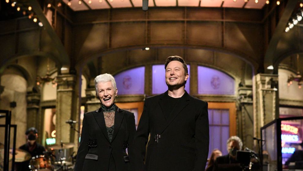 Incredibil cum arată mama miliardarului Elon Musk la 73 de ani, deși a avut o viață plină de greutăți