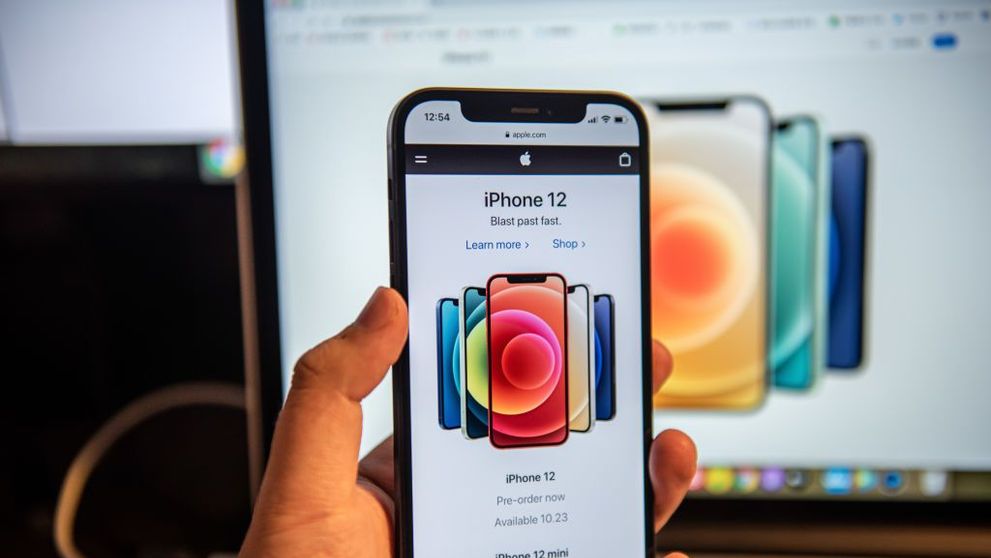 Când poți comanda iPhone 12 în România și cât costă noul model