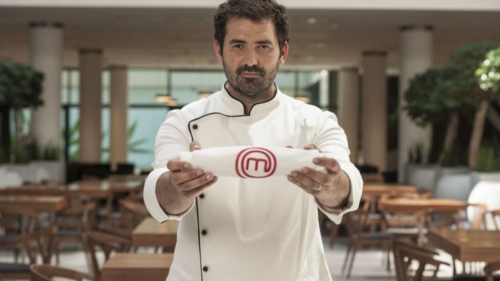 Chef Adrian Hadean a implinit 38 de ani. Ce surpriza i-au pregatit colegii lui din juriul 