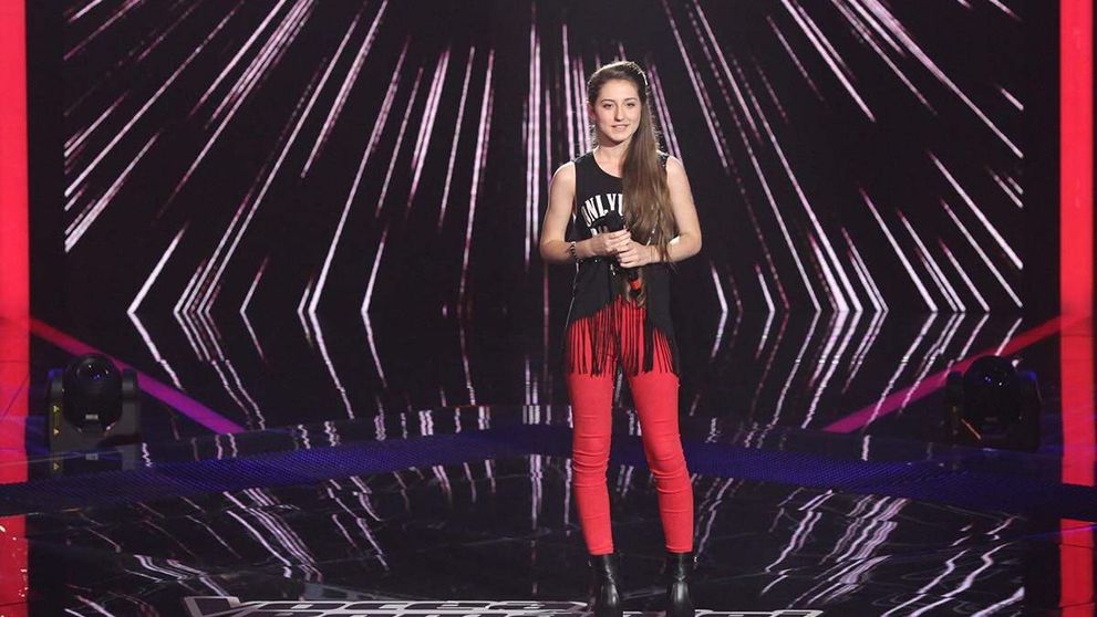 Concurenta de 17 ani care a impresionat cu vocea sa puternica. Antrenorii au amutit cand au auzit cum poate sa cante