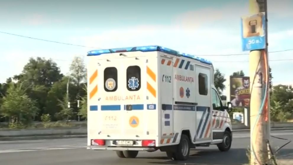 Un tânăr de 25 din Iași a fost găsit mort de mama lui. Lângă el erau mai multe flacoane de la suplimente pentru creșterea masei musculare