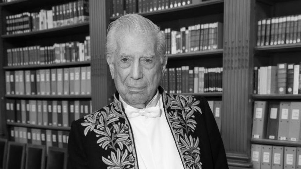 A murit Mario Vargas Llosa, scriitorul care a fost onorat cu Premiului Nobel pentru Literatură