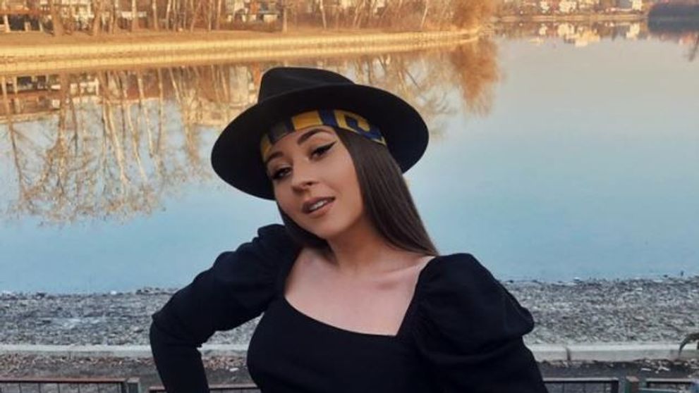 Nicole Cherry lansează o nouă variantă acustică a hitului 