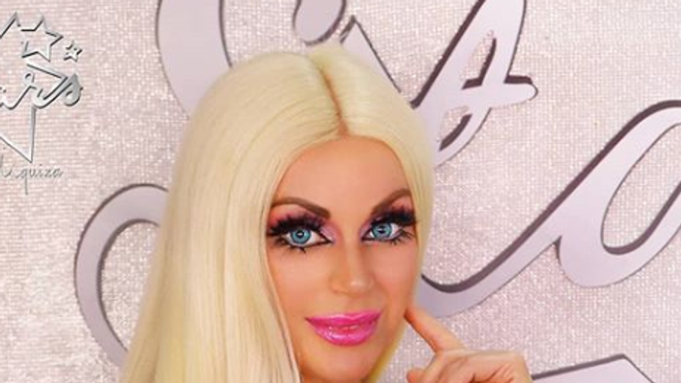 O nouă “Barbie” ia cu asalt rețelele de socializare. Cum arată femeia obsedată de celebra păpușă