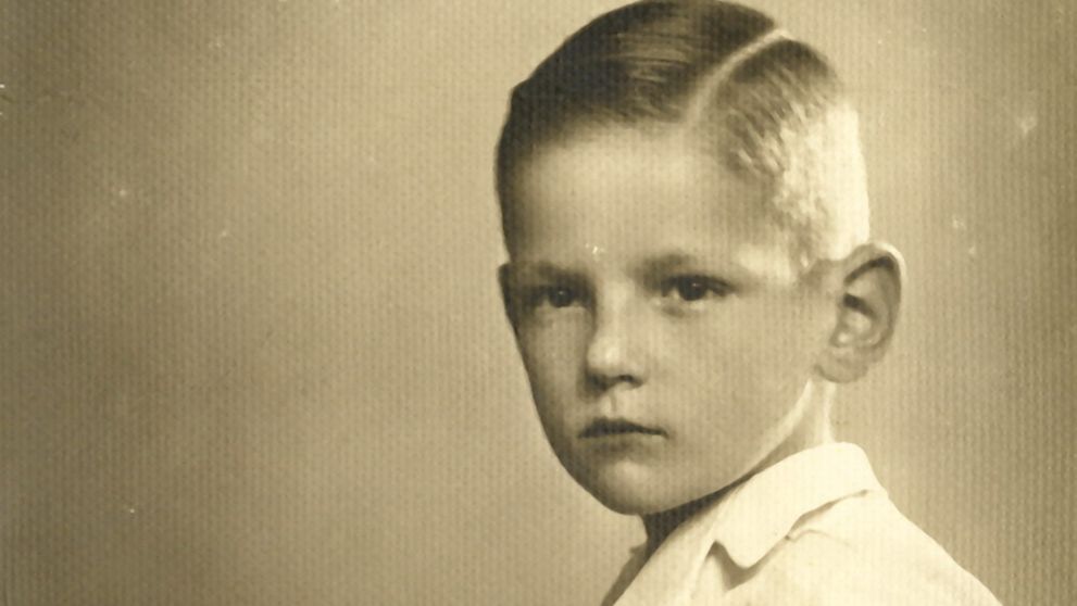 Îl recunoști? Este unul dintre cei mai iubiți actori români. Maestrul și-a dedicat întreaga viață scenei și a jucat în peste 50 de filme. Cum arată la 90 de ani