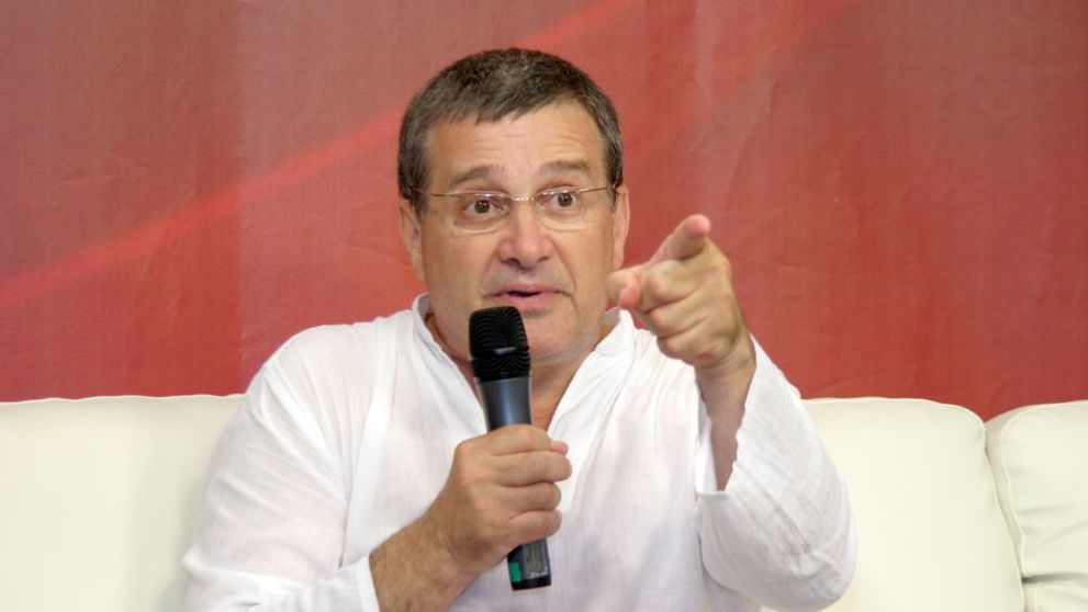 Locuinţa lui Mircea Dinescu a ars din temelii! Persoane necunoscute au incendiat casa. Reacția poetului: 