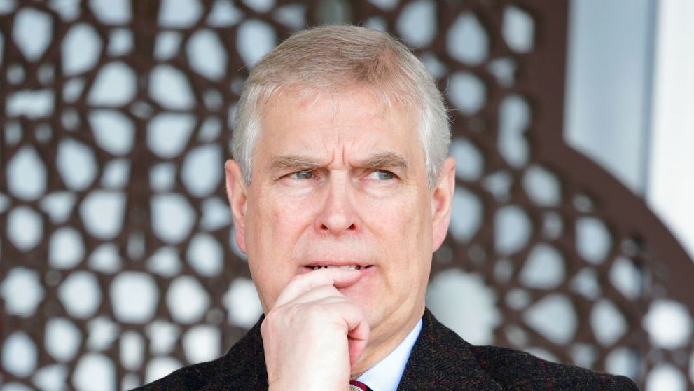 Andrew a fost eliberat după doar 12 ore de când a fost arestat. Fratele Regelui Charles încă nu poate răsufla ușurat. Ancheta și perchezițiile continuă