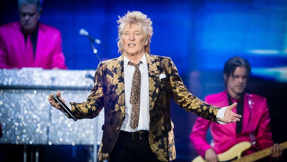VIDEO La 75 de ani, Rod Stewart a lovit un om de pază în fața unui hotel din Florida