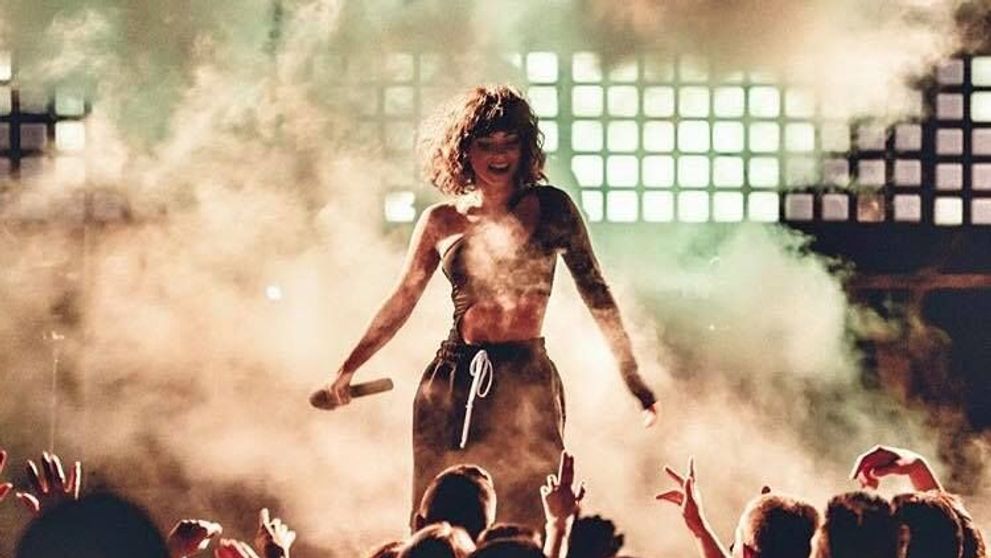 De ziua ei, INNA le-a făcut cadou fanilor un video spectaculos! Vezi cum îşi promovează albumul “YO”