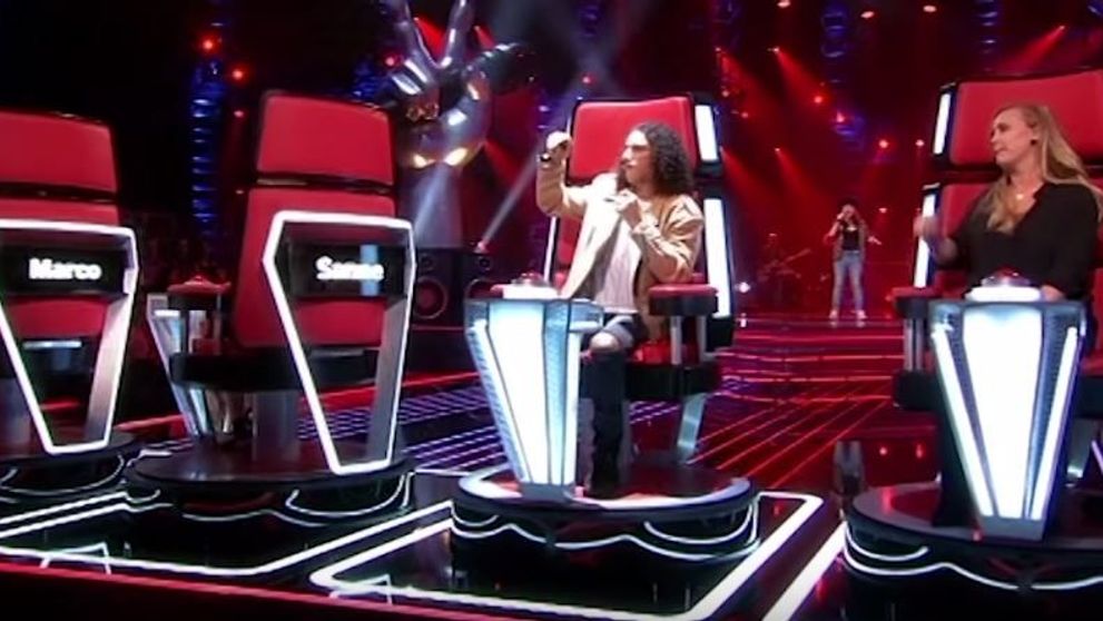 Toate scaunele s-au intors in mai putin de 5 secunde. I-a cucerit pe toti cu vocea ei fenomenala - VIDEO
