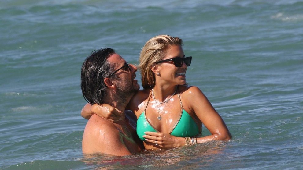 Sylvie Meis și Niclas Castello, fără inhibiții la plajă. Ipostazele tandre în care au fost fotografiați cei doi