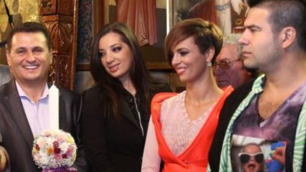 Nea Marin si Cocuta l-au botezat pe baiatul lui Edi Stancu. Uite ce dulce e Robert Andrei. A dormit in timpul slujbei