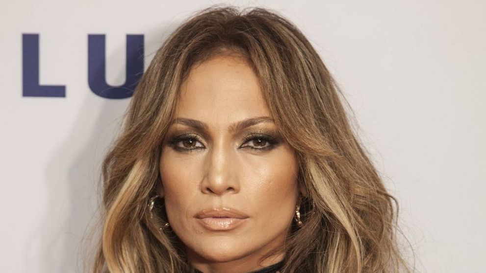 Toate fanele vor sa-i copieze manichiura divei Jennifer Lopez. Cum si-a facut unghiile cea mai hot cantareata latino